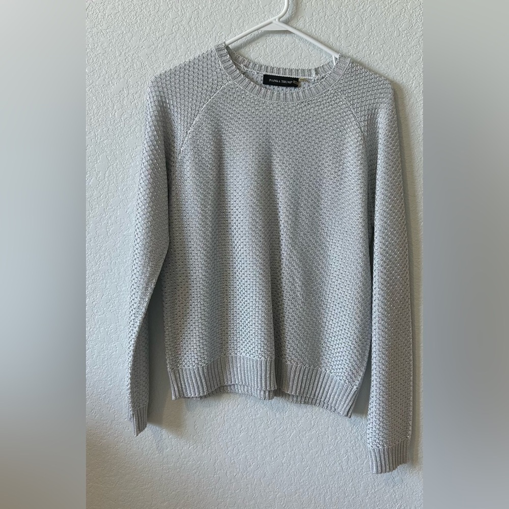 Ivanka Trump Silver Metallic Textured Knit Sweater Size M Crewneck